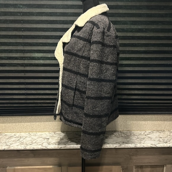 Amuse Society Women’s Grey Striped Wool Sherpa Lined Button Front Jacket Large - Picture 4 of 10